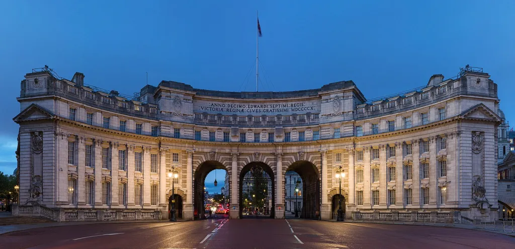 Case Studies 3 Case Study: Hilton Waldorf Admiralty Arch - Mobile Connectivity Solution building exterior